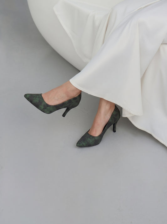 Vintage Muse pointed toe court heels for women in Pakistan with textured patterned upper