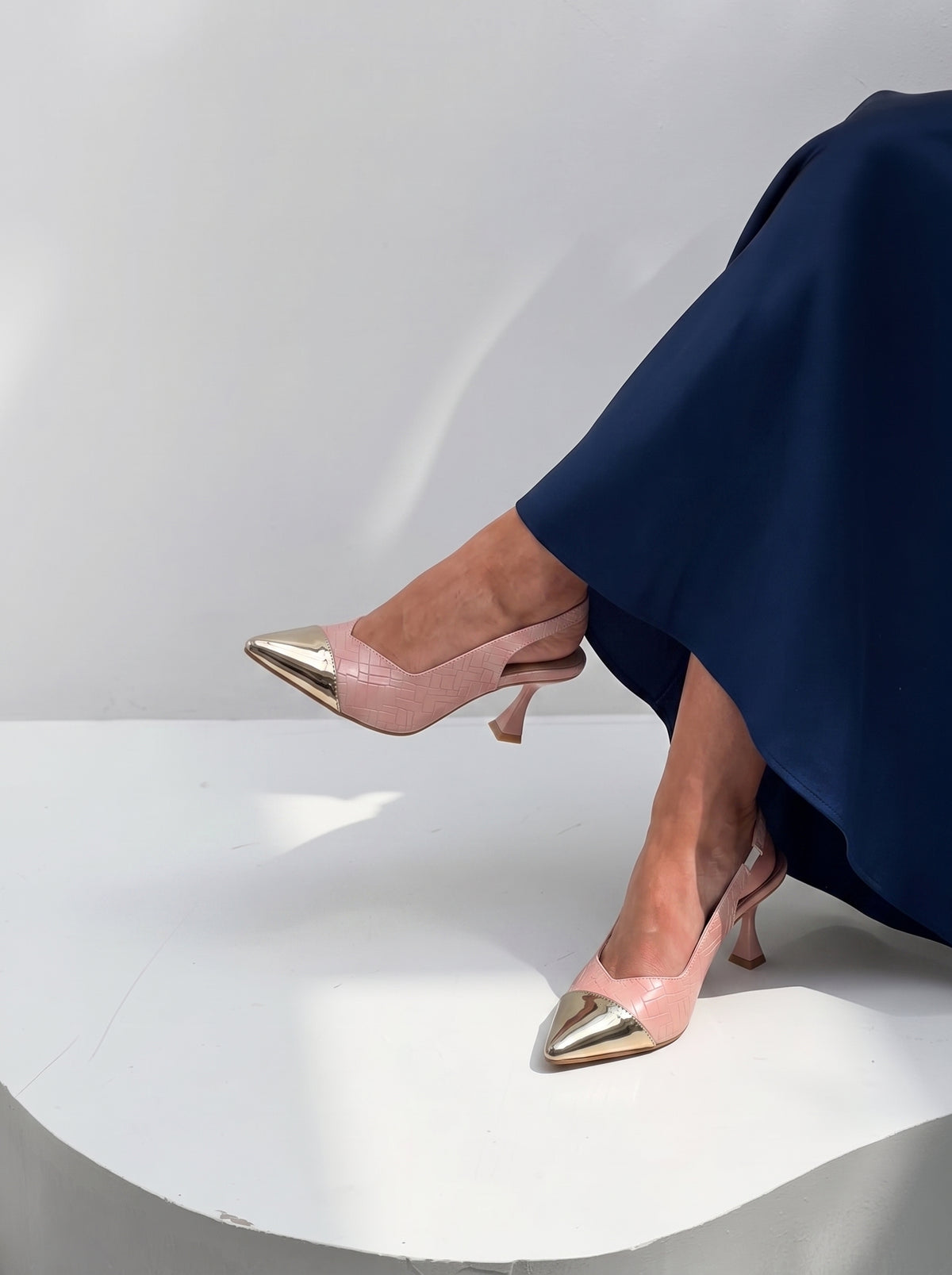 Metallic Pointed toe heels for women with shiny toe cap, textured upper, slingback strap and sculpted heel