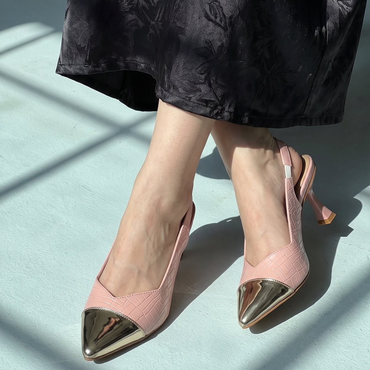Metallic Pointed toe heels for women with shiny toe cap, textured upper, slingback strap and sculpted heel