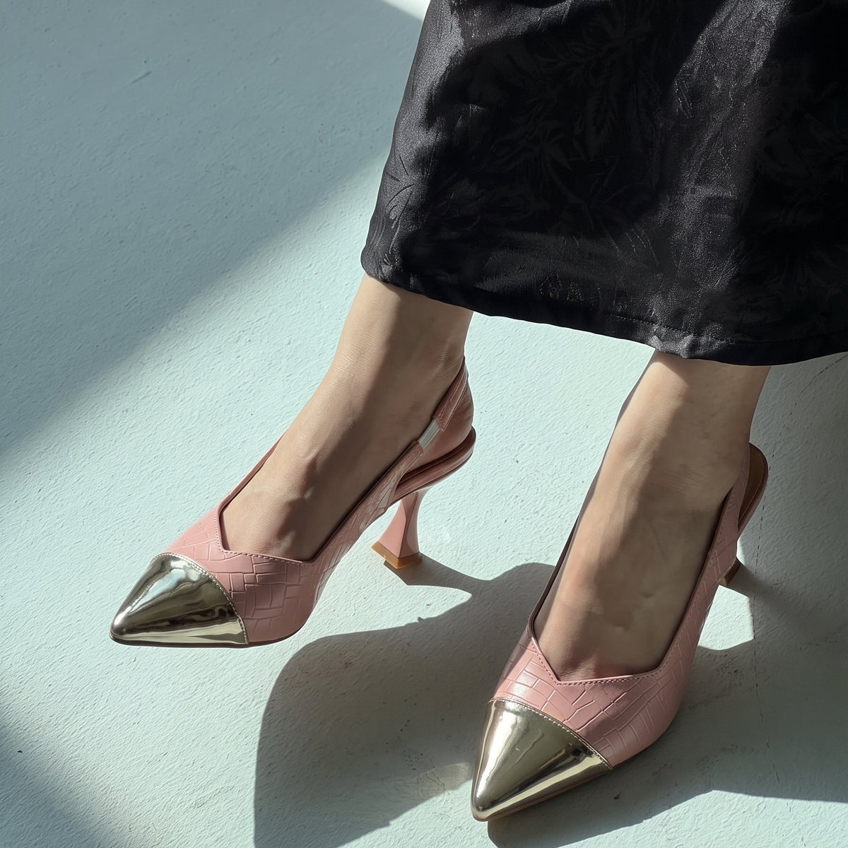 Metallic Pointed toe heels for women with shiny toe cap, textured upper, slingback strap and sculpted heel