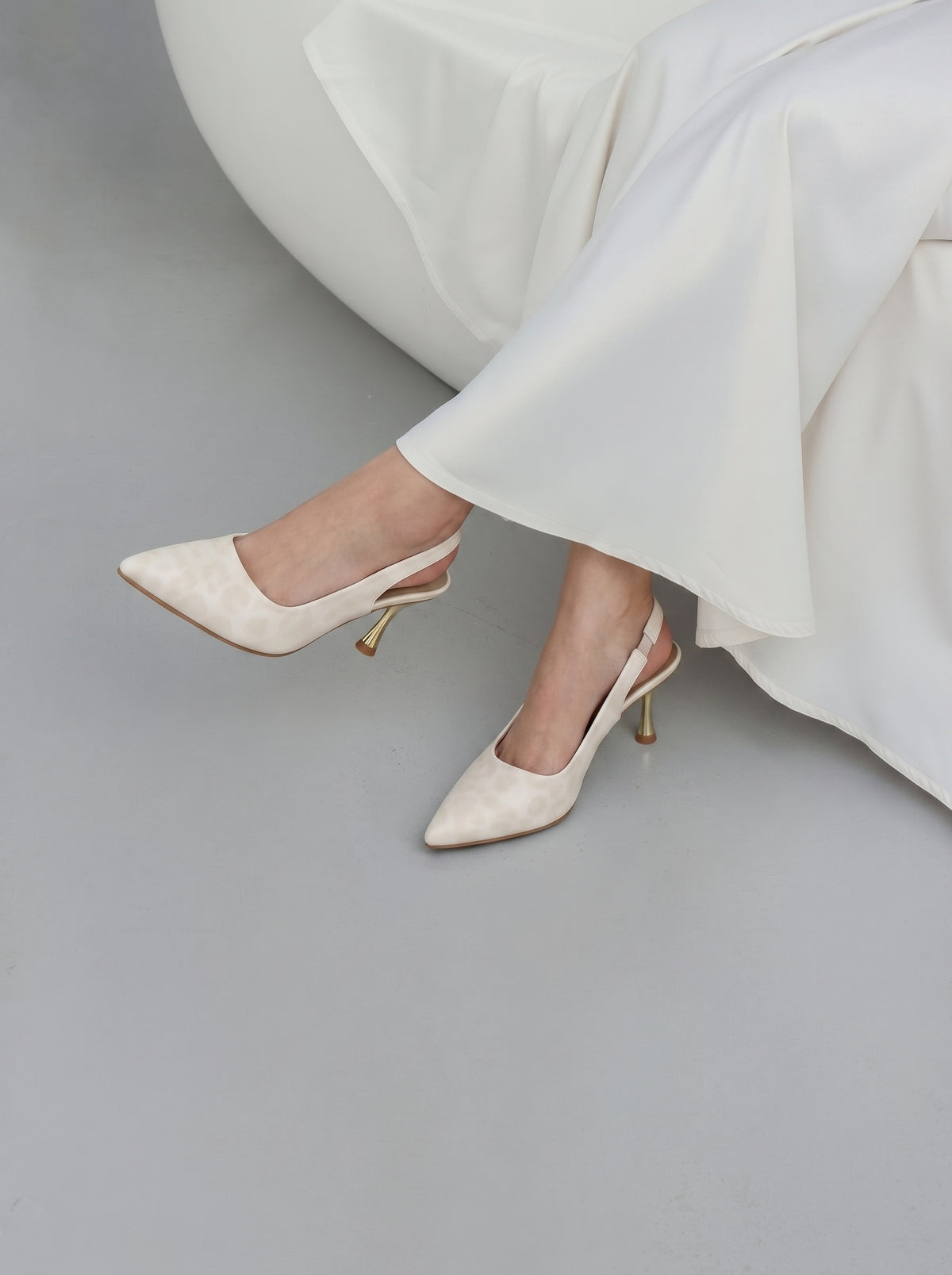 Ayla pointed toe slingback heels for women in Pakistan with textured upper and metallic heel – Jack Jees