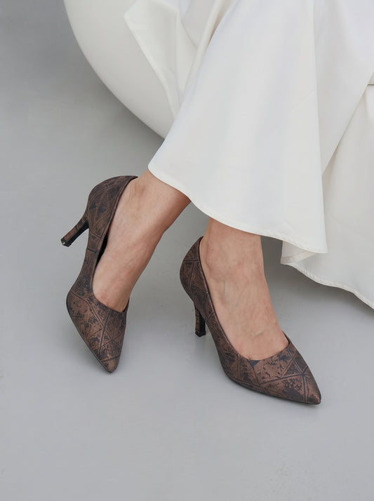 Vintage Muse pointed toe court heels for women in Pakistan with textured patterned upper
