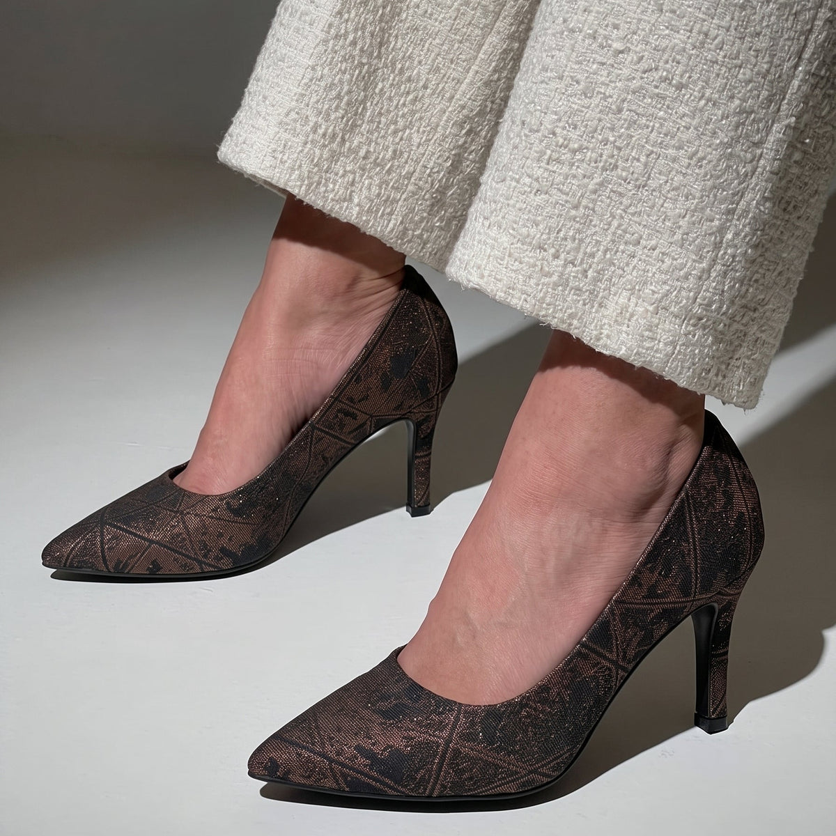 Vintage Muse pointed toe court heels for women in Pakistan with textured patterned upper