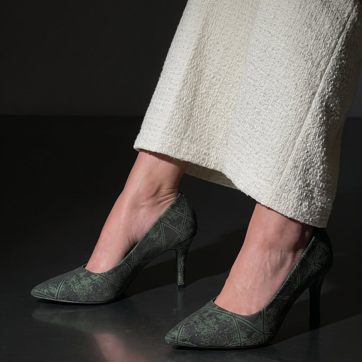 Vintage Muse pointed toe court heels for women in Pakistan with textured patterned upper