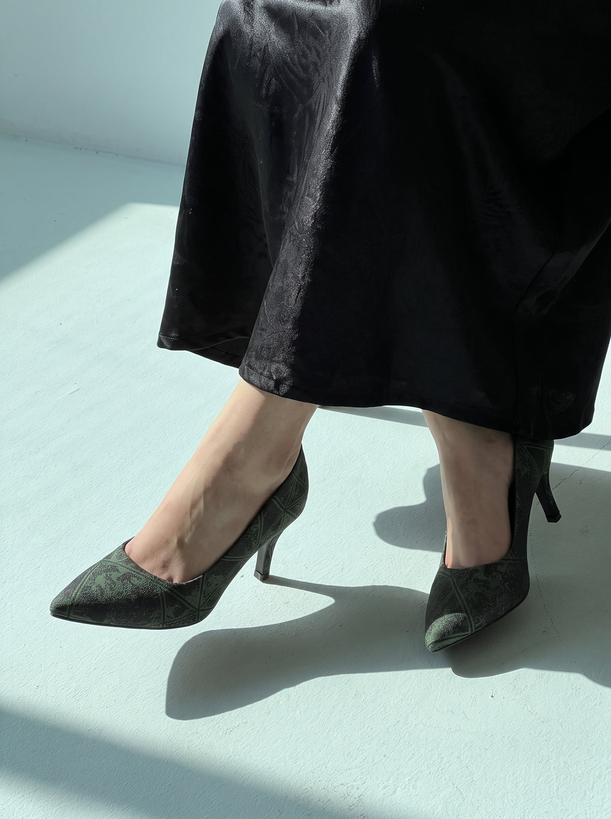Vintage Muse pointed toe court heels for women in Pakistan with textured patterned upper